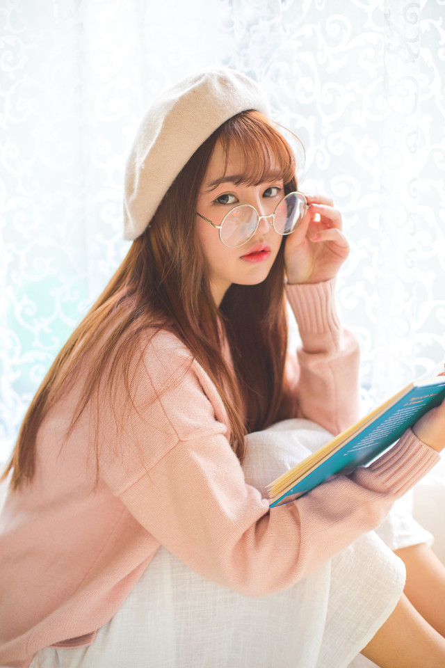 胎穿后我打败女主